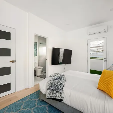 Pacific Coast Suites - Oceanfront Living-3